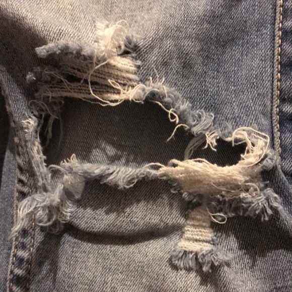 Hollister Jean - Picture 5 of 8